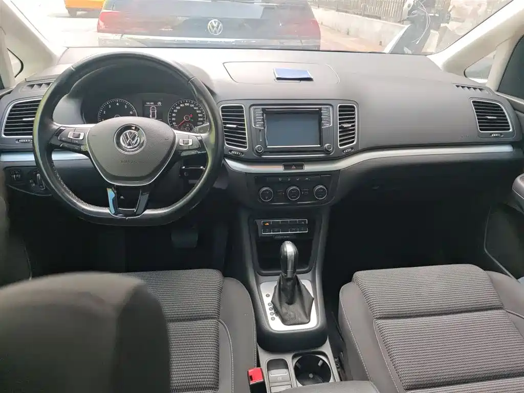 Volkswagen Sharan 2017 — фото 13