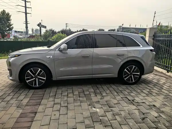 Li Auto L6 2025