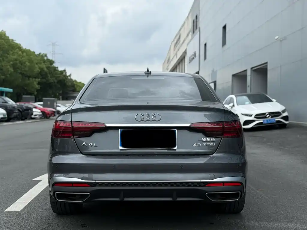 Audi A4L 2023 — фото 15