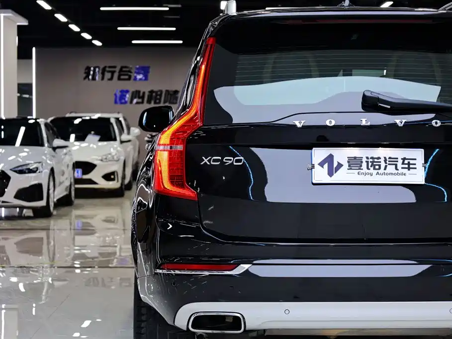 Volvo XC90 2018 — фото 8