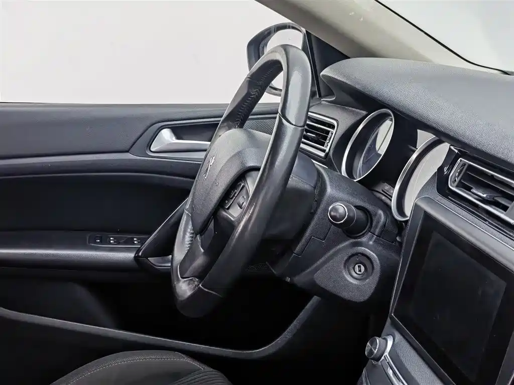 Peugeot 408 2016 — фото 22