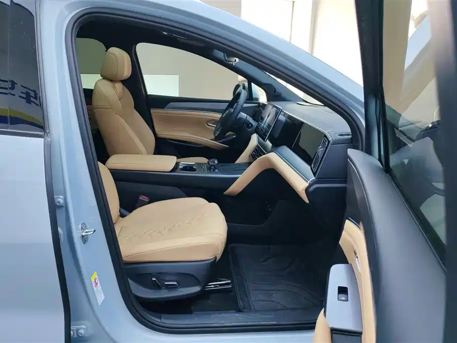 BYD L DM-i 2025 — фото 8