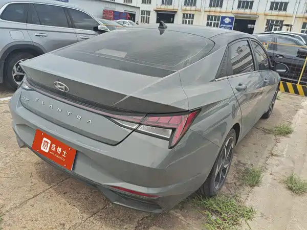 Hyundai Elantra 2022