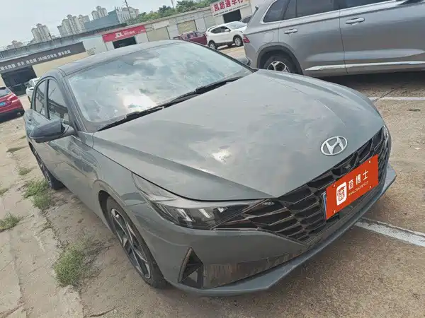 Hyundai Elantra 2022