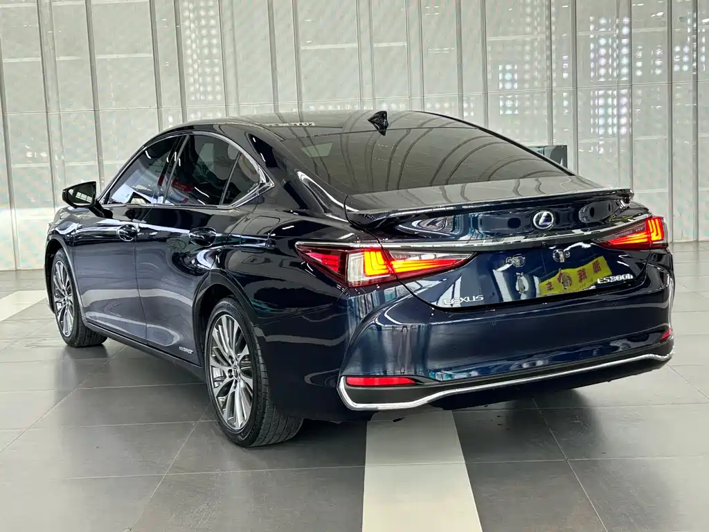 Lexus ES 2021