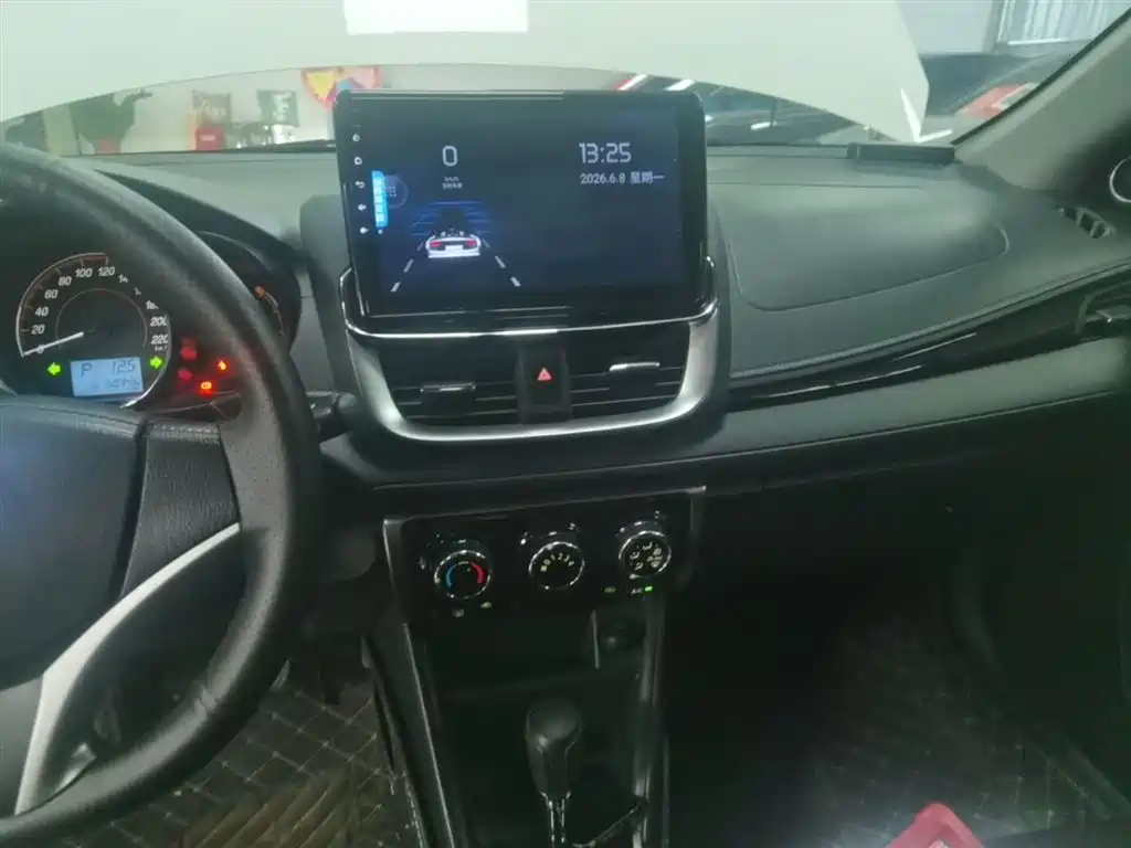 Toyota Yaris L 2020 — фото 13