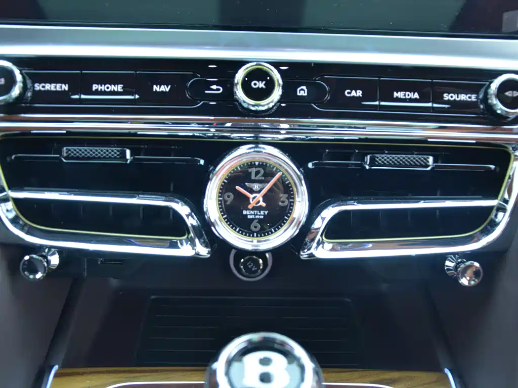 Bentley Flying Spur PHEV 2023 — фото 12