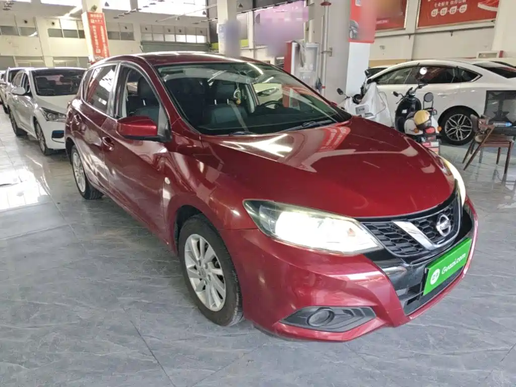 Nissan Tiida 2017 — фото 4
