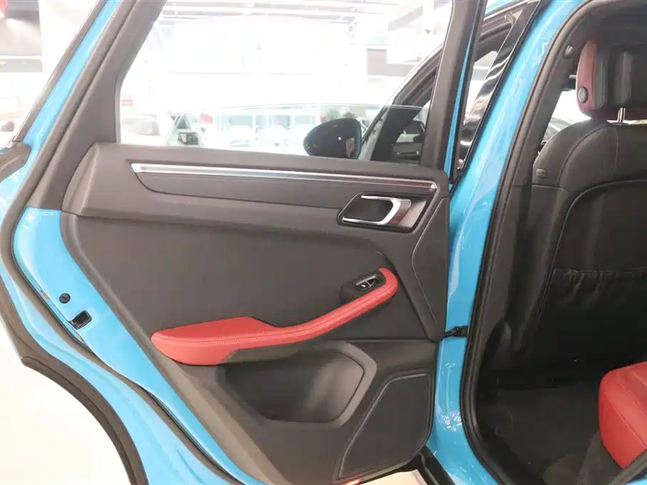 Porsche Macan 2022 — фото 16