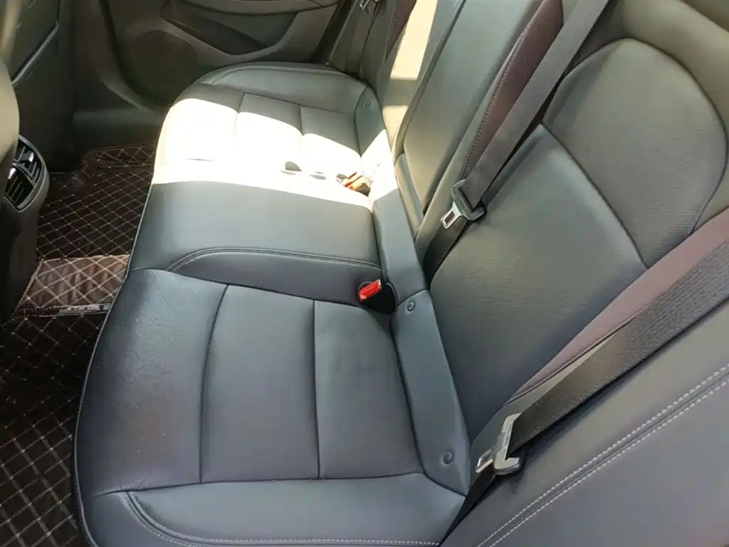 Chevrolet Malibu 2018 — фото 17