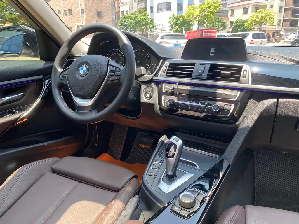 BMW 3 Series 2018 — фото 15
