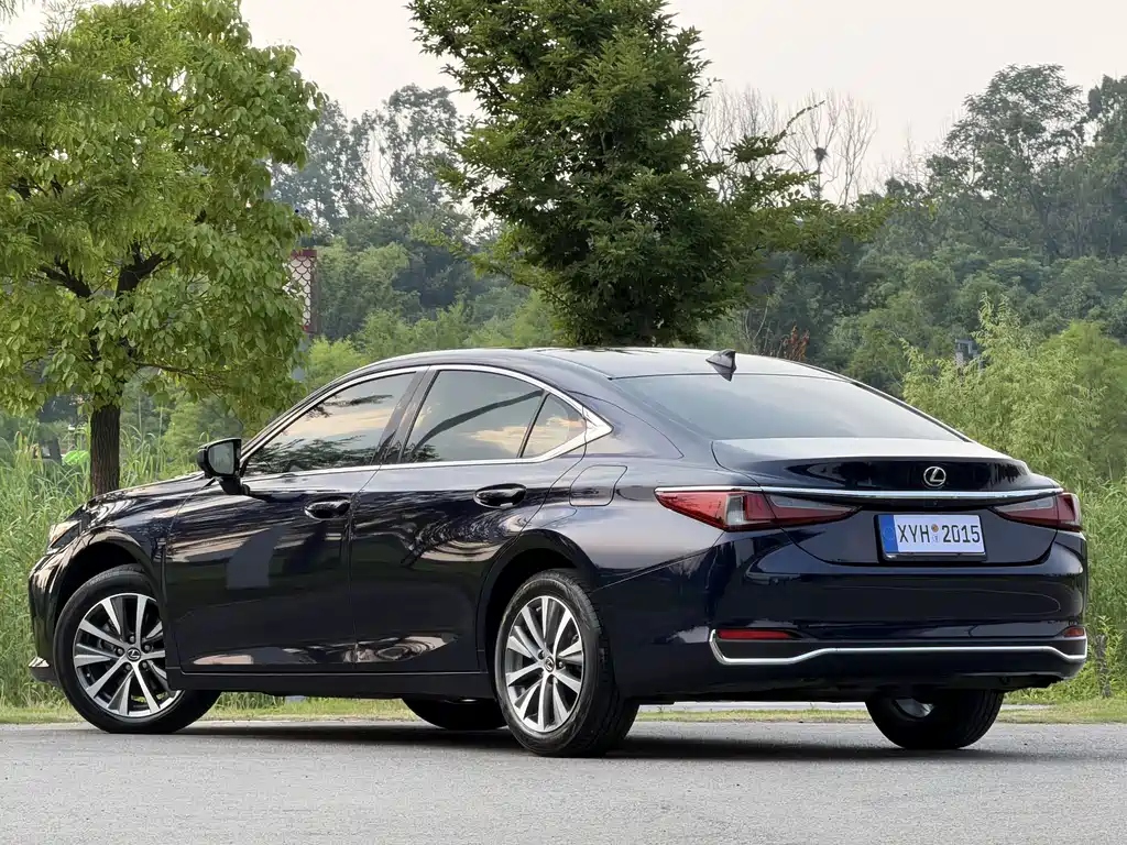 Lexus ES 2021 — фото 19