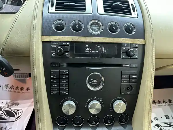Aston Martin V8 Vantage 2010