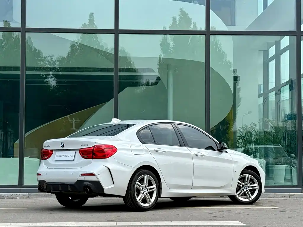 BMW 1 Series 2020 — фото 21