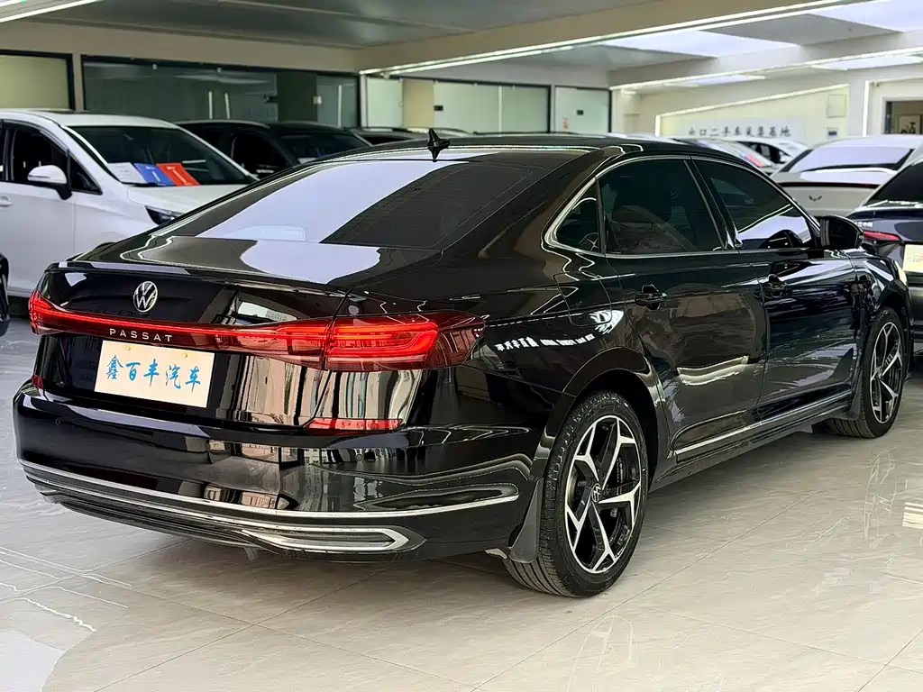 Volkswagen Passat 2023 — фото 10