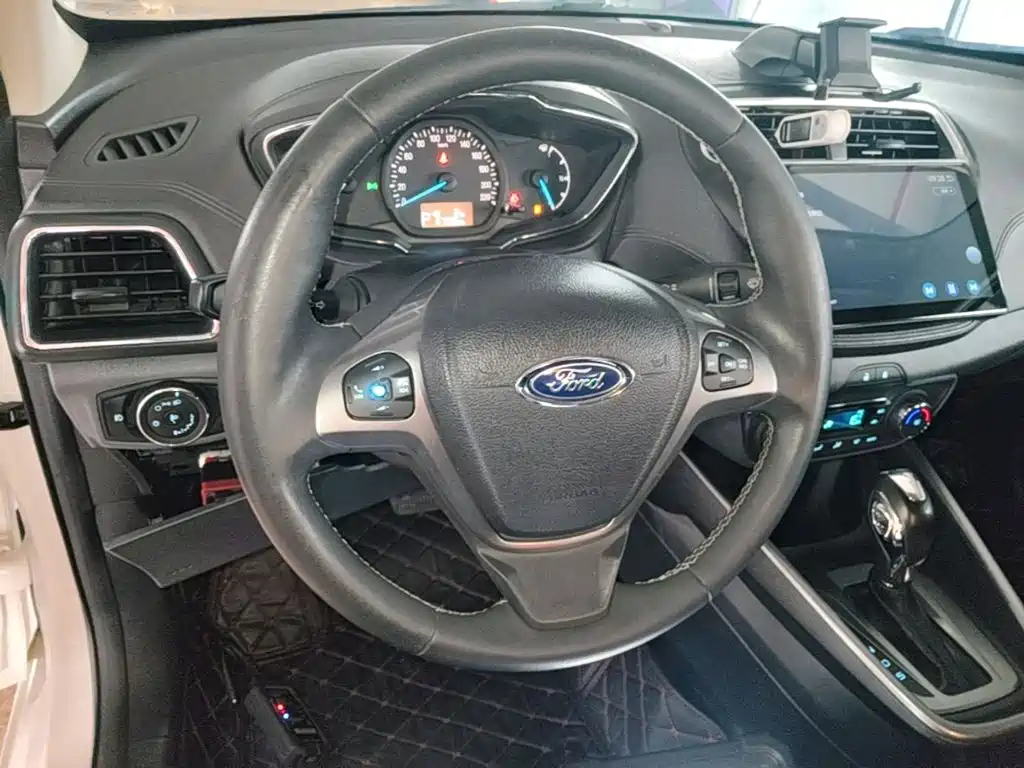 Ford Escort 2016 — фото 11