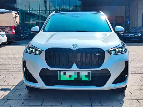 BMW iX1 2024