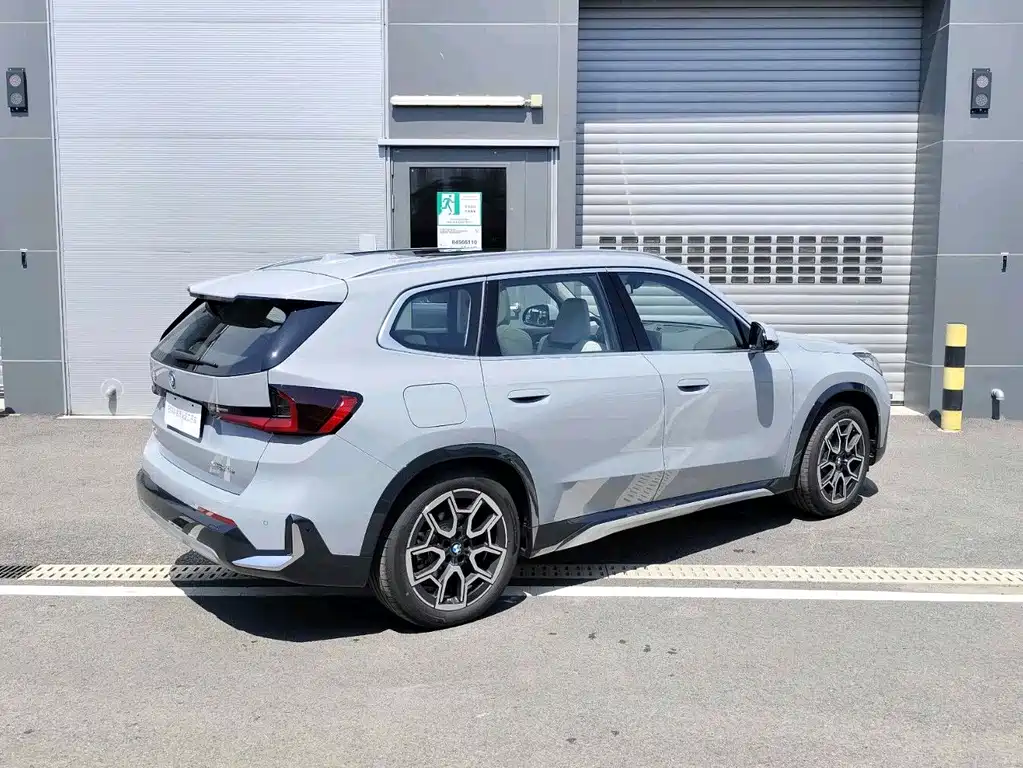 BMW iX1