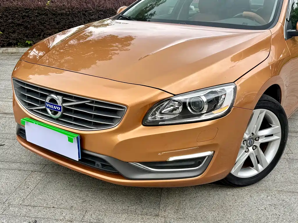 Volvo S60 2015 — фото 21