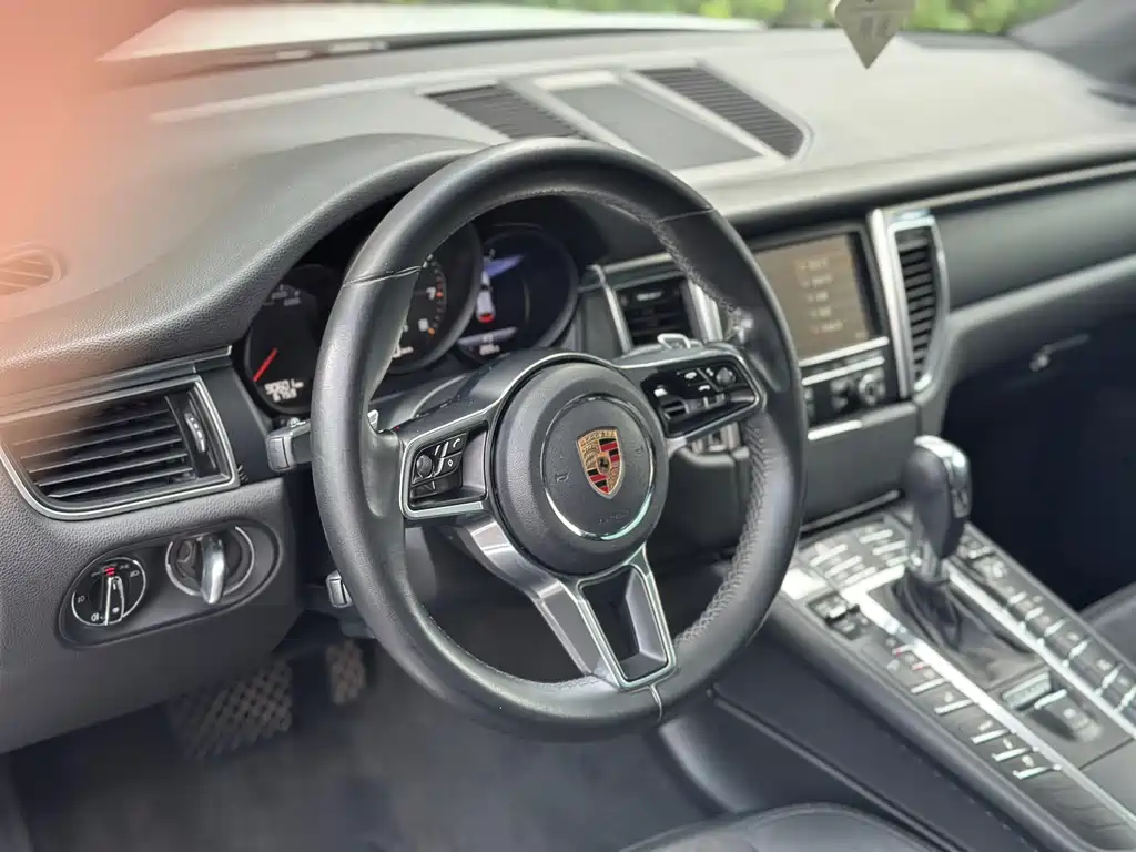 Porsche Macan 2016 — фото 9