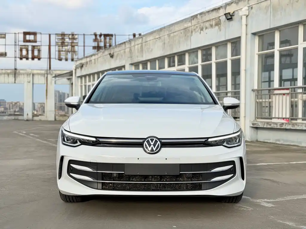Volkswagen Golf 2025
