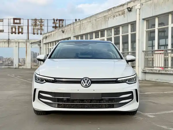 Volkswagen Golf 2025