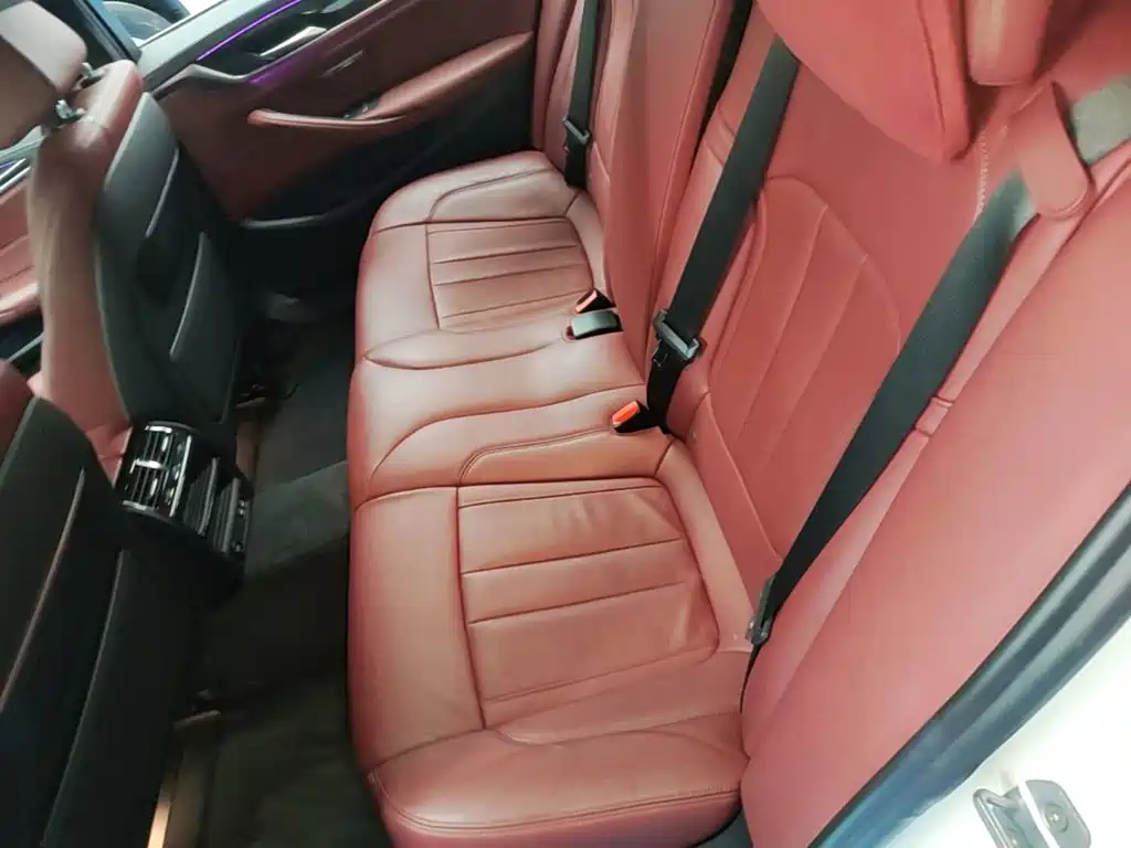 BMW 5 Series 2019 — фото 17