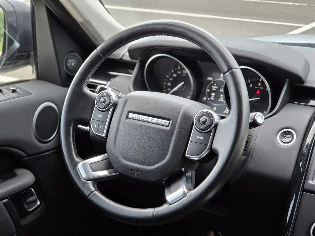 Land Rover Discovery 2018 — фото 17