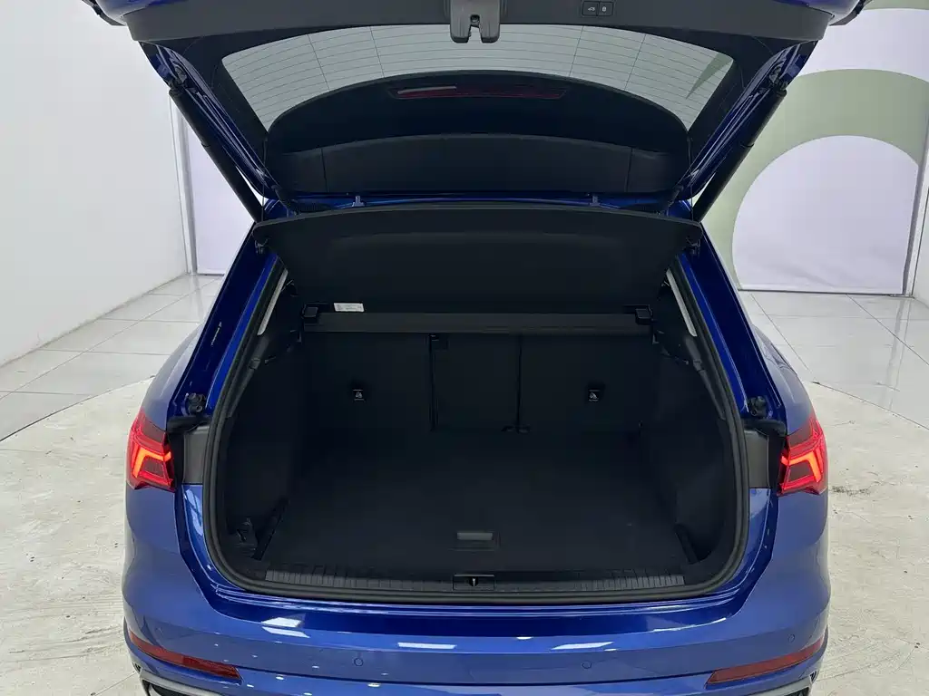 Audi Q3 2023 — фото 16