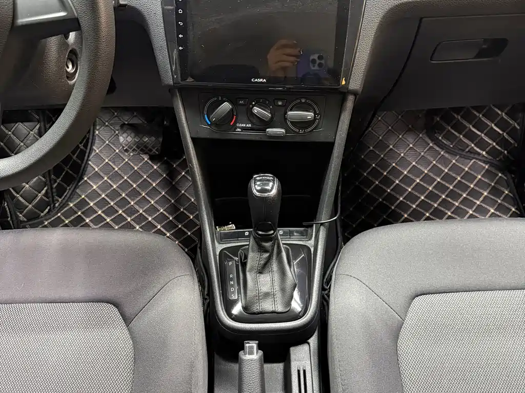 Skoda Rapid Spaceback 2019 — фото 12