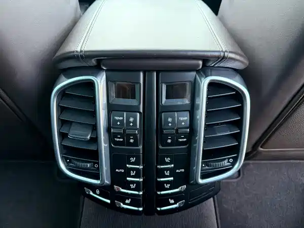 Porsche Cayenne 2011