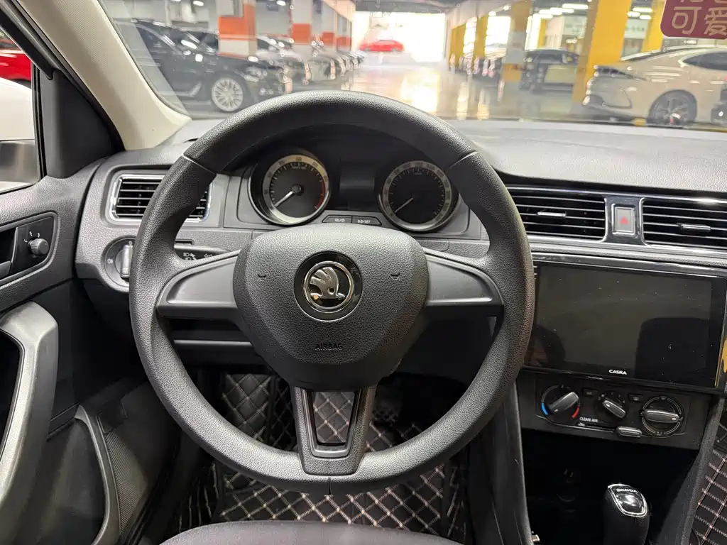 Skoda Rapid Spaceback 2019 — фото 13