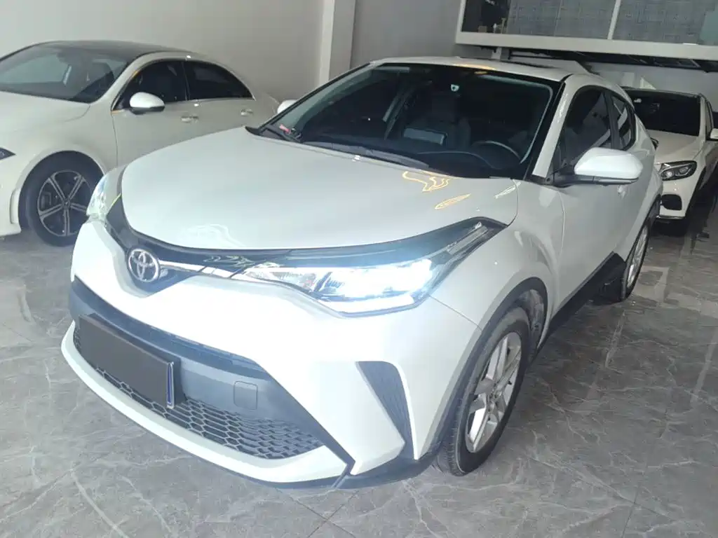 Toyota C-HR 2023 — фото 2