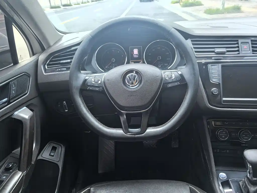 Volkswagen Tiguan L 2018 — фото 8