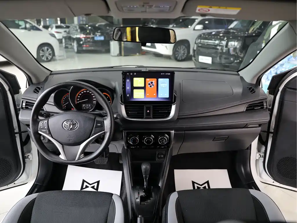 Toyota Yaris L 2022 — фото 11