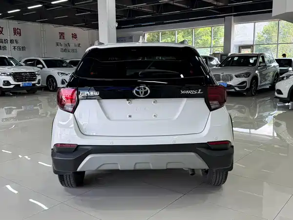 Toyota Yaris L 2022