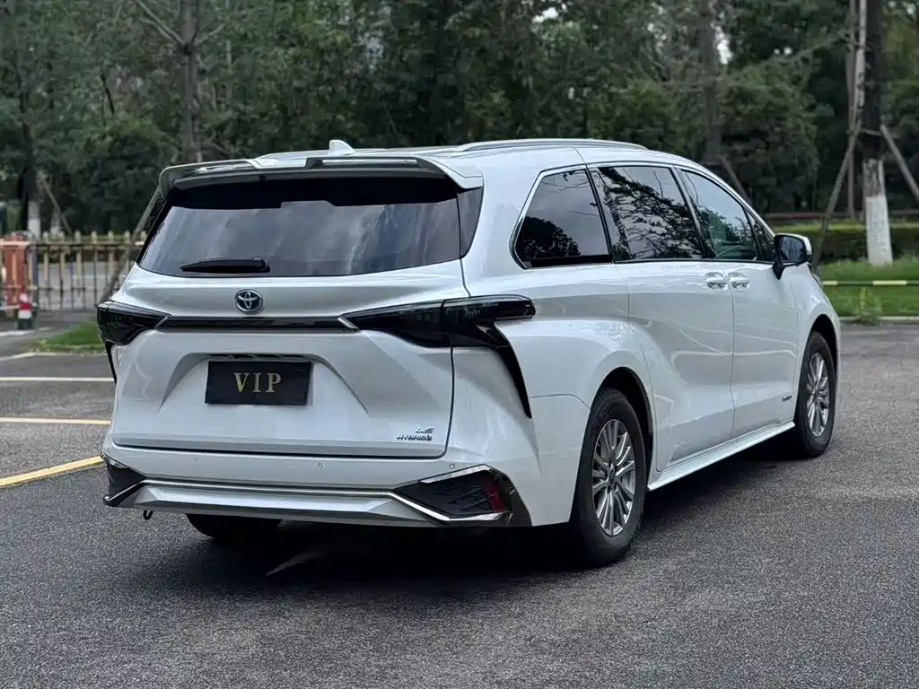 Toyota Sienna 2023
