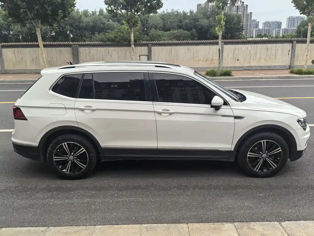 Volkswagen Tiguan L 2018 — фото 17
