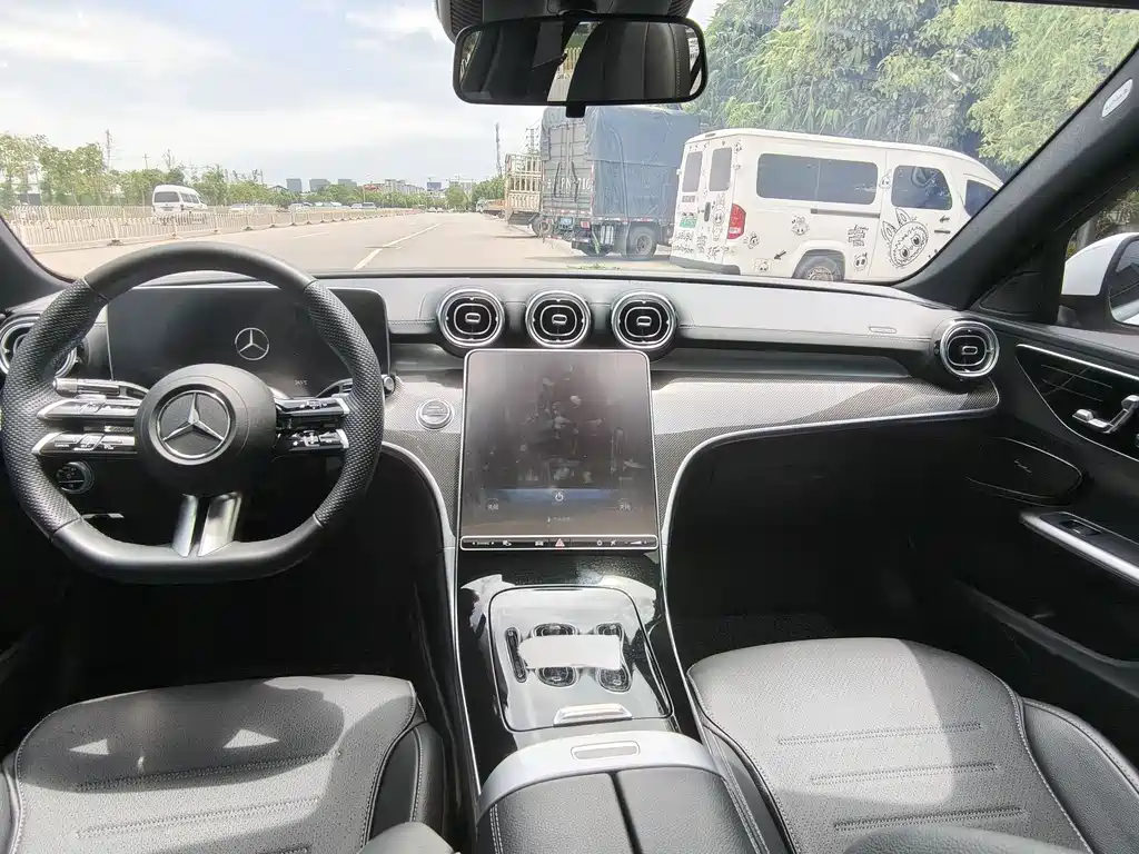 Mercedes-Benz C-Class 2023 — фото 5