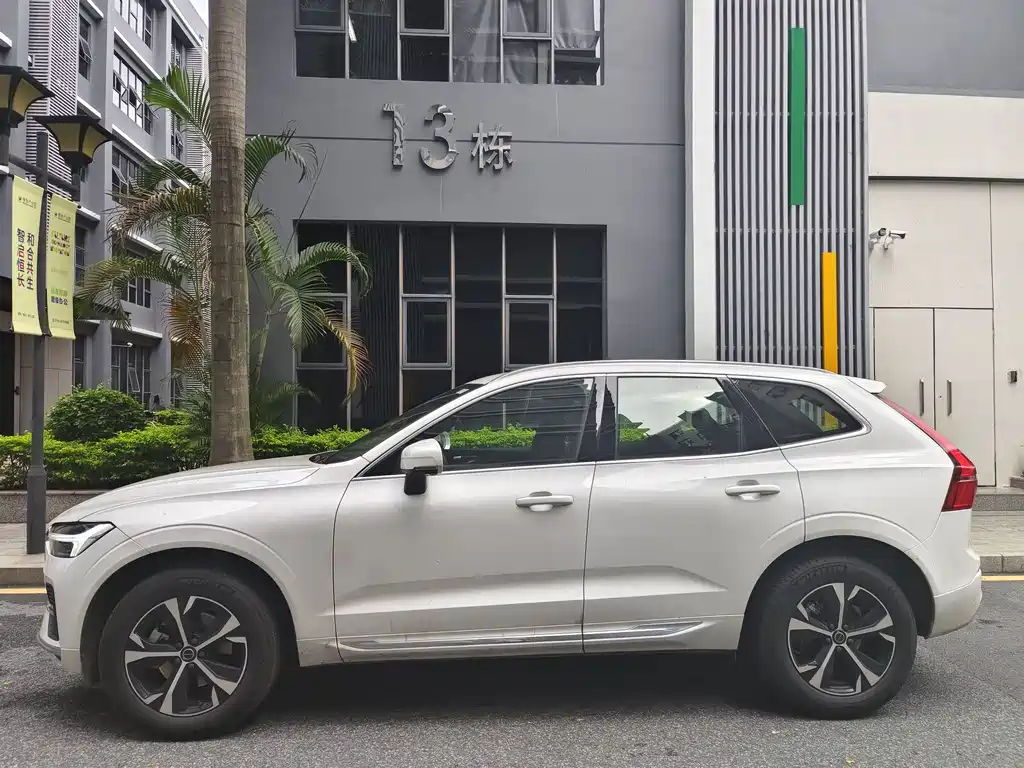 Volvo XC60 2025 — фото 4
