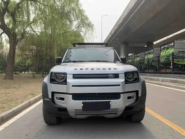 Land Rover Defender 2022