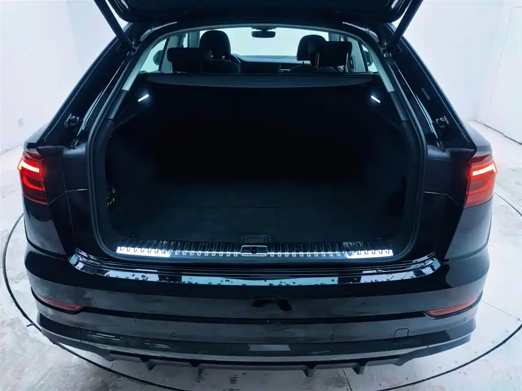 Audi Q8 2025 — фото 20