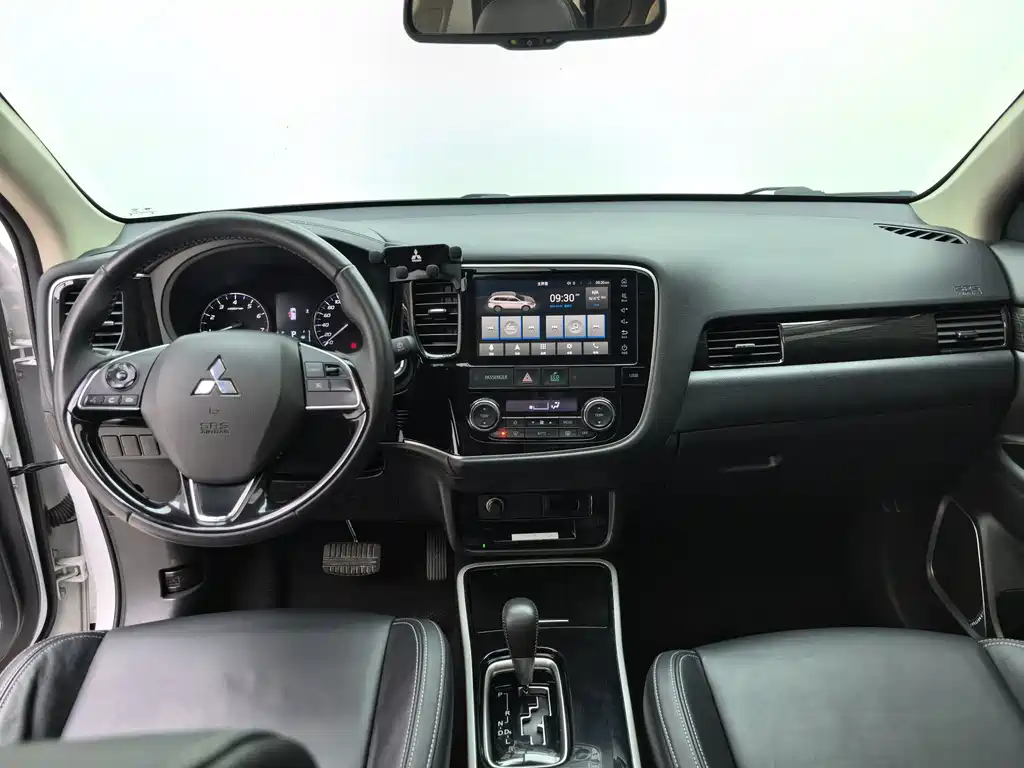 Mitsubishi Outlander 2020 — фото 13