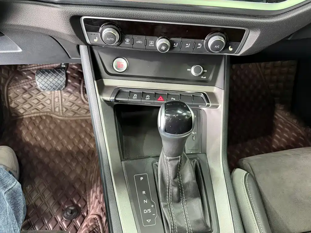 Audi Q3 2022 — фото 12