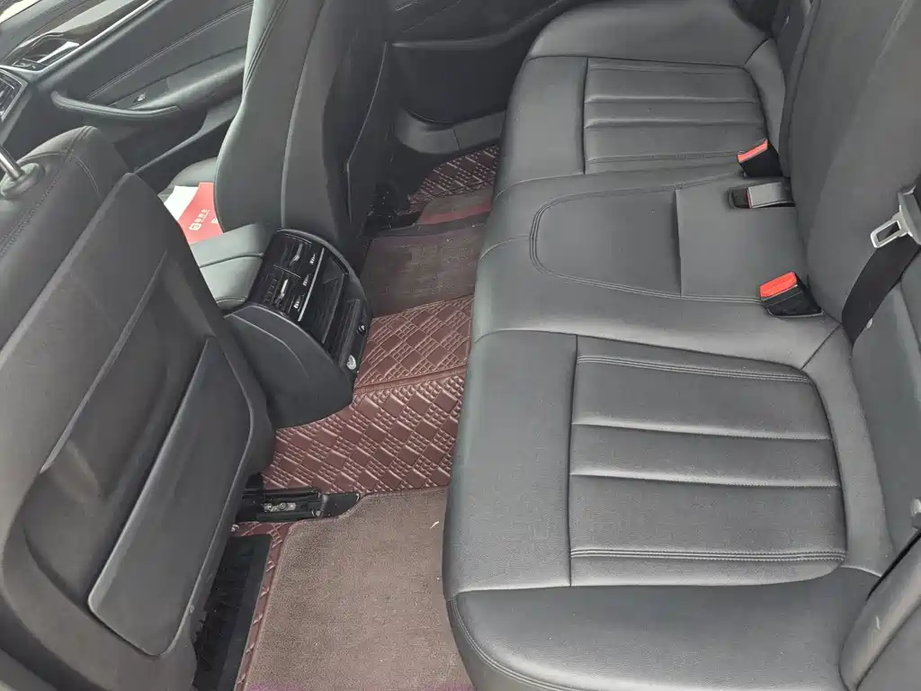 BMW 5 Series 2019 — фото 15