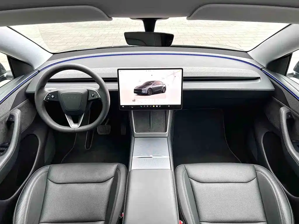 Tesla Model Y 2025 — фото 9