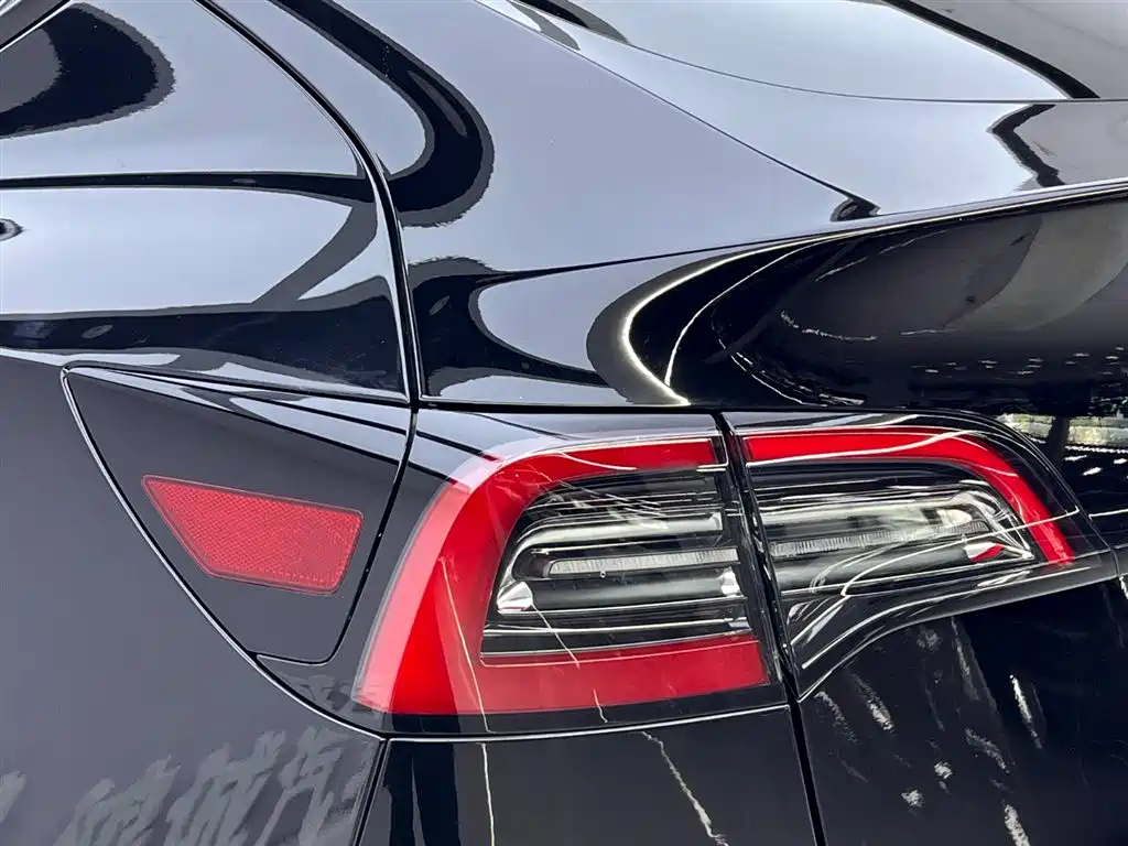 Tesla Model Y 2023 — фото 10