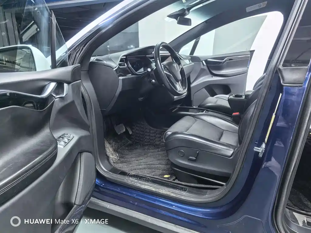 Tesla Model X 2018 — фото 9