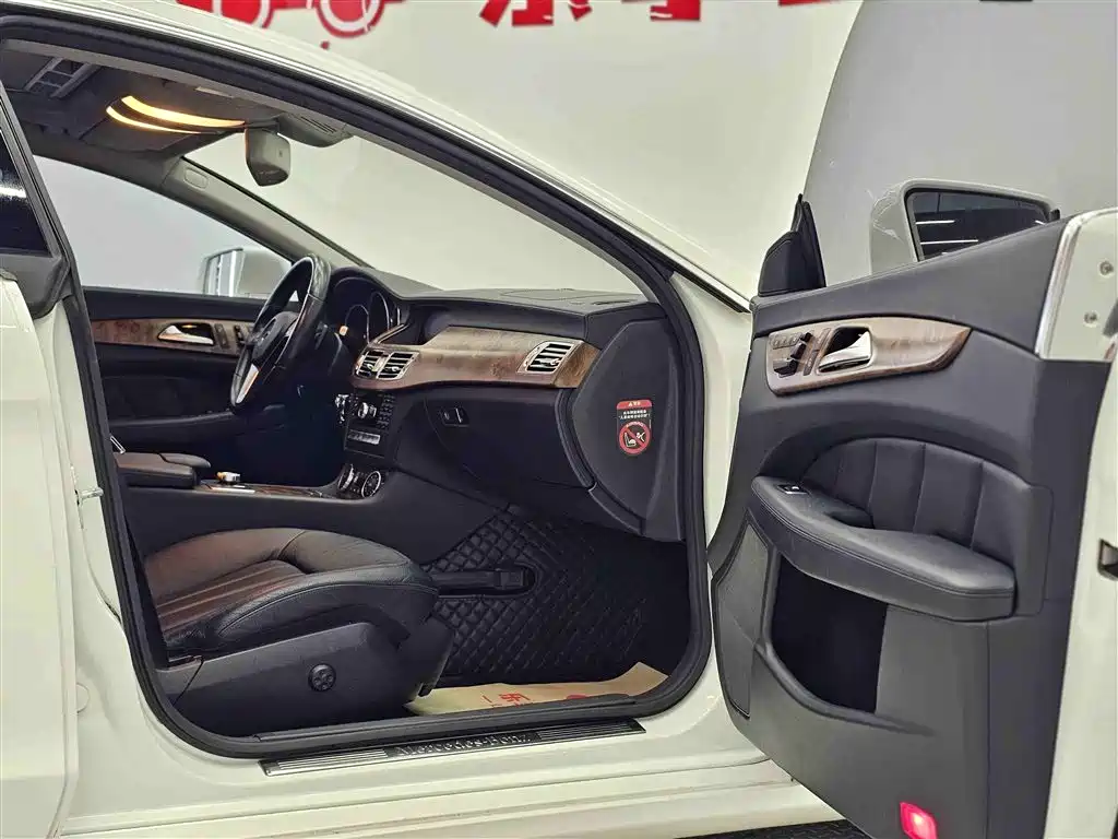 Mercedes-Benz CLS 2015 — фото 20