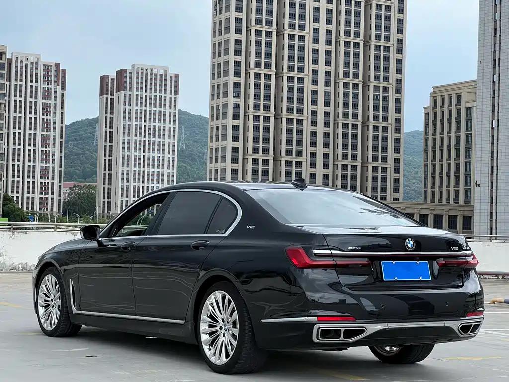 BMW 7 Series 2021 — фото 12